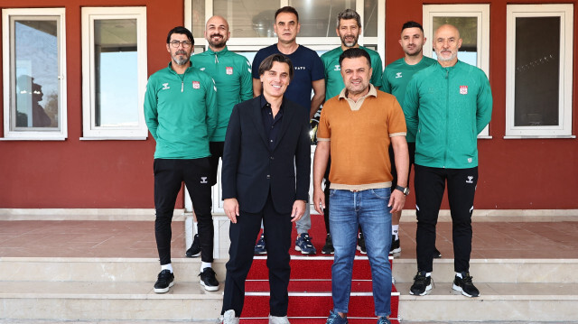 Sivasspor teknik ekibi, Montella ile hatıra fotoğrafı çektirdi.