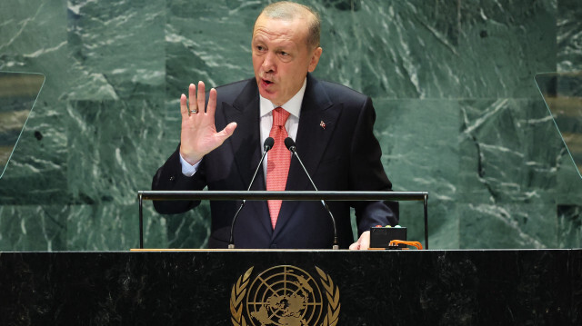 Recep Tayyip Erdoğan, président de la République de Türkiye, s'exprime lors de l'Assemblée générale des Nations Unies (AGNU) au siège des Nations Unies le 24 septembre 2024 à New York. Les dirigeants du monde entier se sont réunis pour l'Assemblée générale alors que le monde continue de connaître des guerres majeures à Gaza, en Ukraine et au Soudan, ainsi que la menace d'un conflit plus important au Moyen-Orient. 