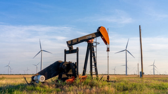 Les prix du pétrole brut ont connu des variations contrastées lors des échanges de mardi matin, sous l'effet des données économiques chinoises décevantes, des décisions de l'OPEP+ concernant la levée progressive des réductions de production, et des anticipations de baisses des taux d'intérêt par la Réserve fédérale américaine.