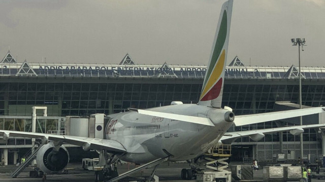 L'avion de la compagnie aérienne Ethiopian est stationné sur le tarmac de l'aéroport international d'Addis Abeba Bole, le 23 septembre 2023.