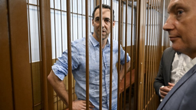 Laurent Vinatier, chercheur français accusé d'avoir collecté des informations militaires russes sans s'être enregistré en tant qu'"agent étranger", dans la cage des accusés lors d'une audience au tribunal de Zamoskvoretsky, à Moscou, le 3 septembre 2024.