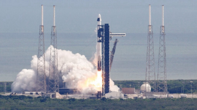 Une fusée Falcon 9 de SpaceX transportant les astronautes de l'Expédition 72 décolle du complexe de lancement 40 de la station spatiale de Cap Canaveral en Floride, le 28 septembre 2024.