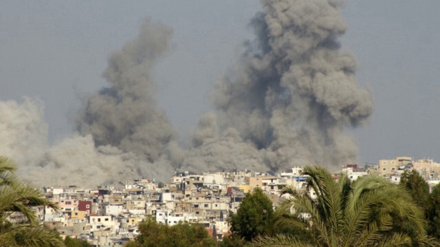 Des volutes de fumée se dégagent après une frappe israélienne sur un village près de la ville de Tyr, au sud du Liban, le 29 septembre 2024.