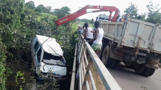 Un tragique accident de minibus en Guinée, près de Kissidougou, a fait 13 morts, dont 6 enfants, le 29 septembre 2024.