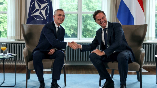 L'ancien et le nouveau secrétaire général de l'Otan, Jens Stoltenberg (G) et Mark Rutte.