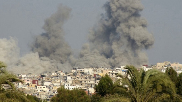 De la fumée s'élève après une frappe israélienne sur un village près de la ville de Tyr, au sud du Liban, le 29 septembre 2024.