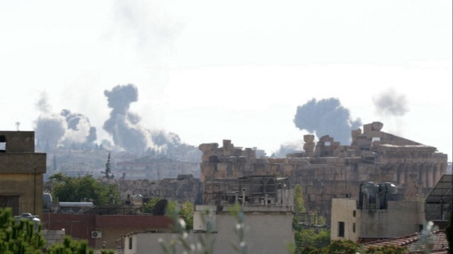 Des volutes de fumée s'échappent du site d'une frappe aérienne israélienne sur la ville libanaise de Baalbek, dans la vallée de la Bekaa, le 29 septembre 2024.