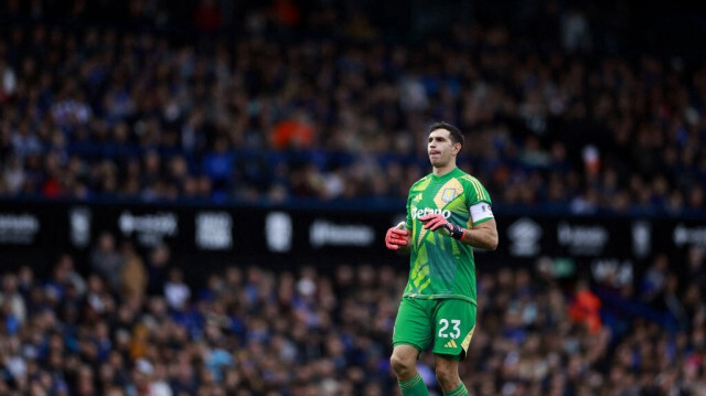 Le gardien argentin d'Aston Villa, n°23 Emiliano Martinez, pendant le match de football de Premier League entre Ipswich Town et Aston Villa à Ipswich, dans l'est de l'Angleterre, le 29 septembre 2024.