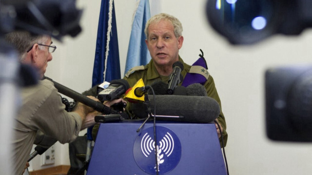 Le général israélien à la retraite Giora Eiland tient une conférence de presse au Ministère de la Défense à Tel Aviv le 12 juillet 2010.