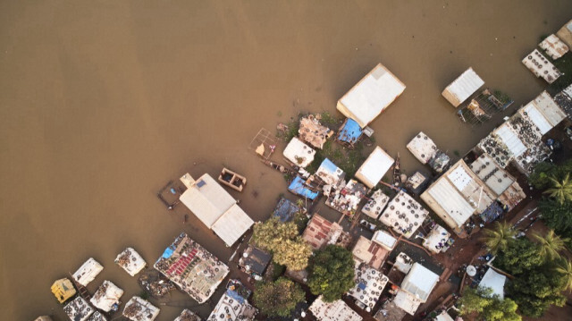 Une vue aérienne montre une partie du village de Bozo, à la périphérie de la capitale malienne Bamako, inondé par les eaux du Niger suite à de fortes pluies, le 14 septembre 2018.