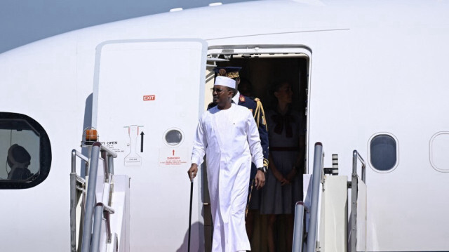 Le président du Tchad, Mahamat Idriss Deby Itno, arrive à l'aéroport international de Pékin le 2 septembre 2024, avant le Forum sur la coopération sino-africaine (FOCAC), qui se tiendra du 4 au 6 septembre. 