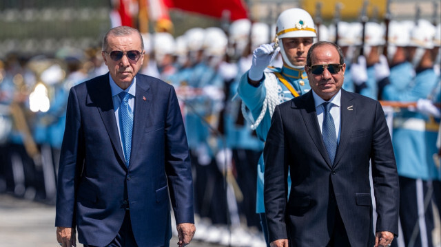 Le président turc Recep Tayyip Erdogan accueille le président égyptien Abdulfettah al-Sisi au complexe présidentiel d'Ankara lors d'une cérémonie officielle, le 4 septembre 2024.