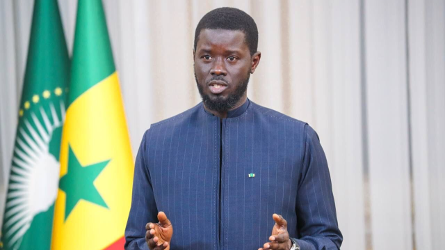 Le président sénégalais, Bassirou Diomaye Faye, convoque une session extraordinaire de l'Assemblée nationale pour débattre de projets de loi majeurs et de la Déclaration de politique générale du Premier ministre. La motion de censure contre le gouvernement est bloquée.