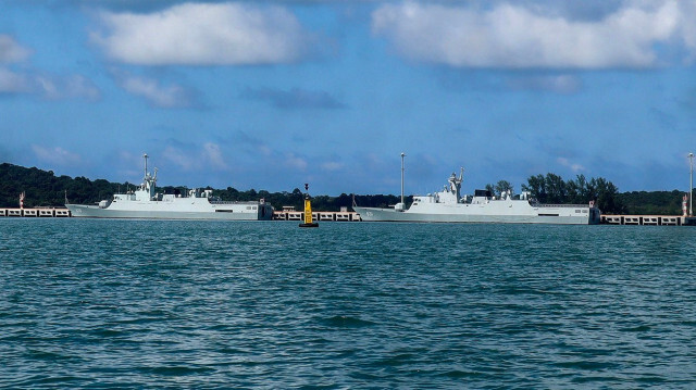 La Chine s'apprête à remettre à la marine cambodgienne des navires de guerre (deux corvettes chinoises PLAN Type 056) et un quai à fort tirant d'eau. 