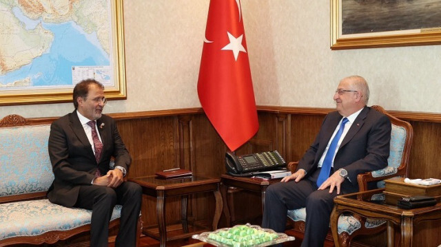 وزير الدفاع التركي يلتقي سفير الكويت لدى أنقرة