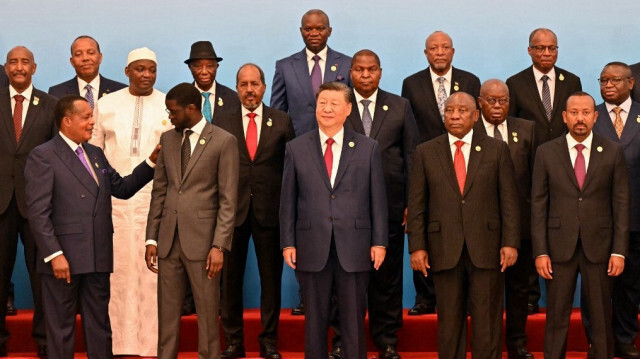 Le président chinois Xi Jinping (C) et les dirigeants des pays africains se rassemblent pour une photo de groupe avant la cérémonie d'ouverture du Forum sur la coopération sino-africaine (FOCAC) au Grand Hall du Peuple à Pékin, le 5 septembre 2024.