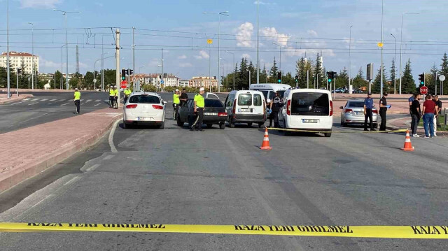 Konya'da silahlı saldırıya uğrayan iki polis yaralandı.