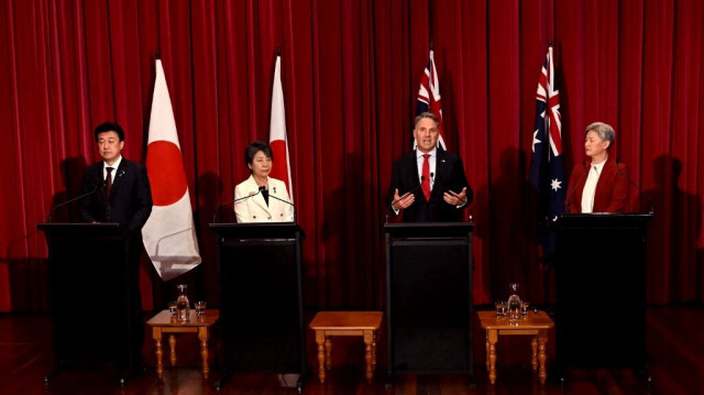 Le ministre japonais de la Défense Minoru Kihara (G), la ministre japonaise des Affaires étrangères Yoko Kamikawa (2e G), le ministre australien de la Défense Richard Marles (2e D) et la ministre australienne des Affaires étrangères Penny Wong (D) assistent à une conférence de presse lors à Queenscliff, le 5 septembre 2024.