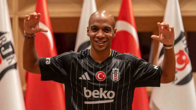 Joao Mario 'kartal' pozu verdi