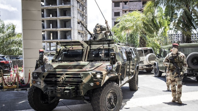 Le président du Comité national pour le rassemblement et le développement (CNRD), le colonel Mamady Doumbouya, arrive avec son équipe de forces spéciales avant une réunion avec des représentants de haut niveau de la Communauté économique des États de l'Afrique de l'Ouest (CEDEAO) à Conakry, le 17 septembre 2021.