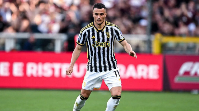 Filip Kostic, Fenerbahçe için İstanbul'a geliyor.