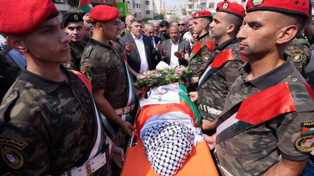 Une cérémonie funéraire a été organisée le 9 septembre 2024 dans la ville de Naplouse pour Aysenur Ezgi Eygi, 26 ans, citoyenne turco-américaine, qui a été tuée d'une balle dans la tête par des soldats israéliens en Palestine occupée.