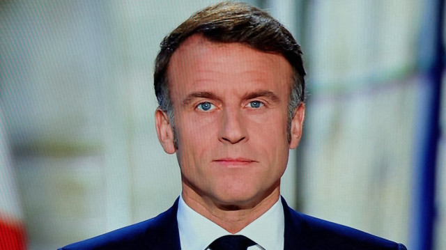 Le président français Emmanuel Macron lors de son discours télévisé du Nouvel An depuis le palais de l'Élysée, à Paris, le 31 décembre 2024.