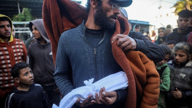 Depuis le 23 décembre, des bébés sont morts de froid à Gaza. L'UNICEF alerte sur l'urgence d'une aide humanitaire face aux températures glaciales.