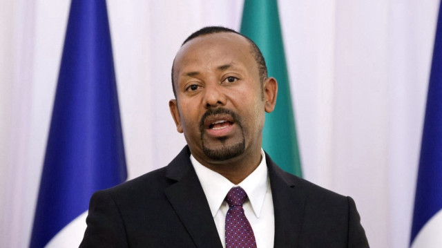 Le Premier ministre éthiopien Abiy Ahmed prononce un discours lors de la visite du président français au Palais national historique d'Éthiopie, également connu sous le nom de Palais du Jubilé, récemment rénové à Addis-Abeba.