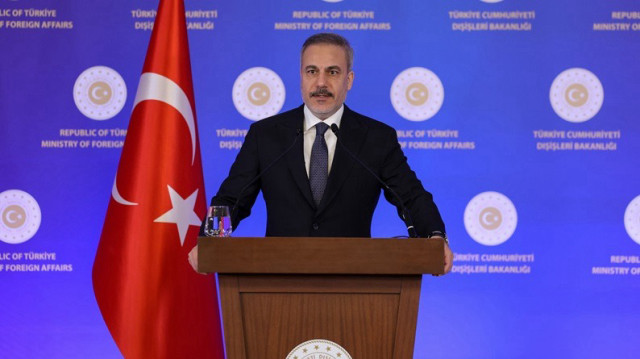 Le ministre des Affaires étrangères, Hakan Fidan, a discuté de l'ordre du jour lors d'une réunion avec des représentants d'organisations médiatiques nationales et internationales à Istanbul en Türkiye, le 10 janvier 2025.