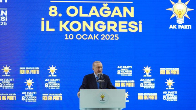 Le Président turc et chef du Parti de la justice et du développement (AK), Recep Tayyip Erdogan, assiste au 8e congrès provincial ordinaire de son parti à Denizli, en Türkiye, le 10 janvier 2025.