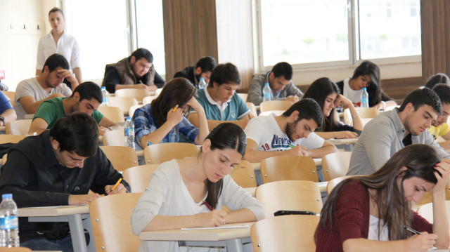 Açıköğretim üniversitesi sınavları 18-19 Ocak tarihlerinde yapılacak.
