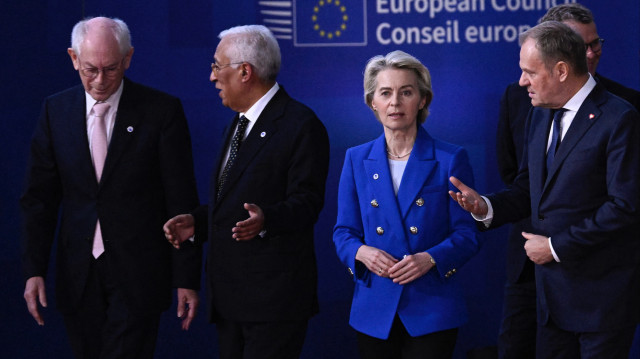 De gauche à droite, Herman Van Rompuy, Antonio Costa, Ursula von der Leyen et Donald Tusk à une réunion au siège de l'UE à Bruxelles, le 19 décembre 2024.