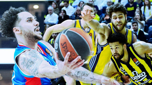 THY EuroLeague'de Anadolu Efes haftayı mağlubiyetle, Fenerbahçe Beko ise galibiyetle kapattı.