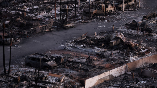 Un parc de mobil-homes détruit par l'incendie de Palisades, le 12 janvier 2025 à Pacific Palisades, en Californie.