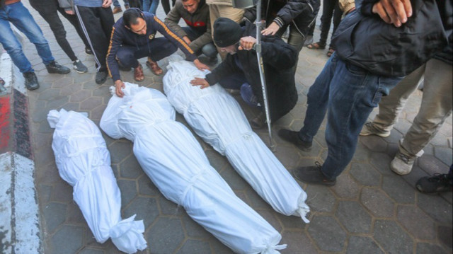 Les corps des Palestiniens tués lors d'une attaque israélienne dans la Bande de Gaza, le 13 janvier 2025.