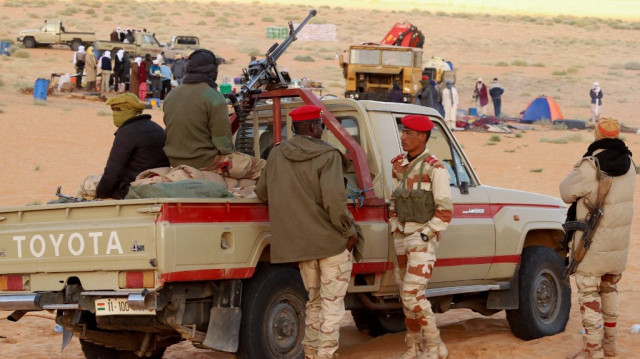 Les forces armées du Niger patrouillent sur le site touristique de Cheriyet, dans la région d'Agadez, au nord du Niger, le 12 février 2020. 