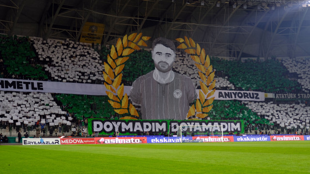 TÜMOSAN Konyaspor taraftarlarının "Doymadım doyamadım" koreografisi. 