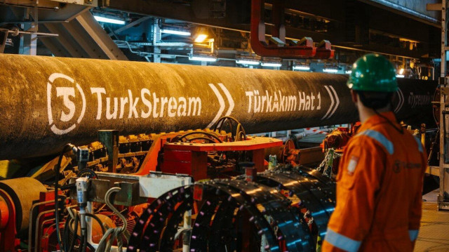 Le but de l'attaque inédite sur des infrastructures du gazoduc est de "suspendre les livraisons de gaz vers les pays européens" via TurkStream, une conduite essentiellement sous-marine en mer Noire, selon l'armée russe.
