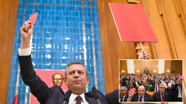 Özgür Özel grup toplantısında 'kırmızı kart' gösterdi
