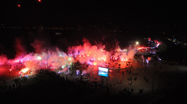 Altaylı taraftarlar 20.14'te ise Kordon Boyu'nda meşale şov yapacak.