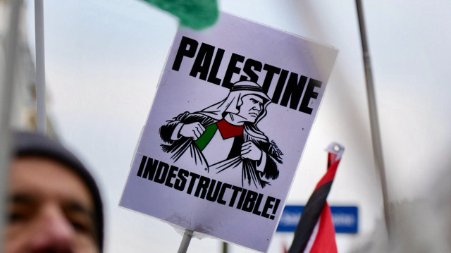 Pancarte representant l'invincibilité de la Palestine avec la permission de Dieu