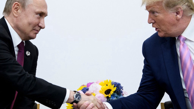 Le président russe Vladimir Poutine et son homologue américan Donald Trump, lors du sommet du G20 à Osaka, le 28 juin 2019. (Archive)