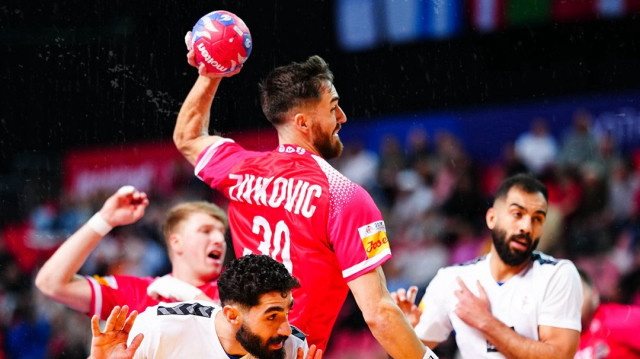 Les joueurs des équipes algérienne et tunisienne ont subi de lourdes défaites pour leur entrée en jeu dans le championnat du monde de handball.