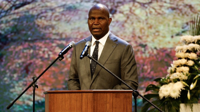 Le président nouvellement élu du Mozambique, Daniel Chapo, prononce son discours lors du service interreligieux de repentance et de réconciliation au centre culturel Mozambique-Chine à Maputo, le 16 janvier 2025, lors de son premier jour à la tête du pays après avoir prêté serment.