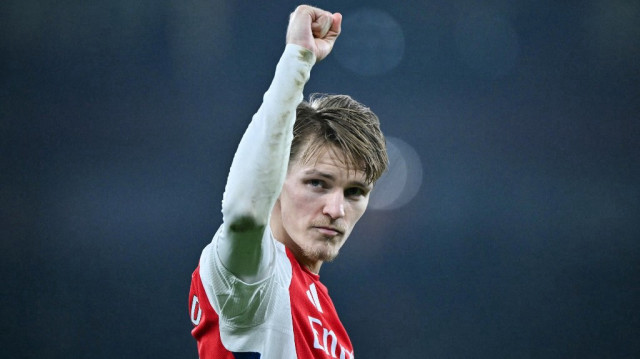 Le milieu de terrain norvégien d'Arsenal, Martin Odegaard, à la fin du match de Premier League anglaise entre Arsenal et Tottenham Hotspur au stade Emirates, à Londres, le 15 janvier 2025.