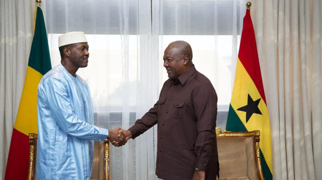 Le Premier ministre malien, Général de division Abdoulaye Maïga, et le Président de la République ghanéenne, John Dramani Mahama.