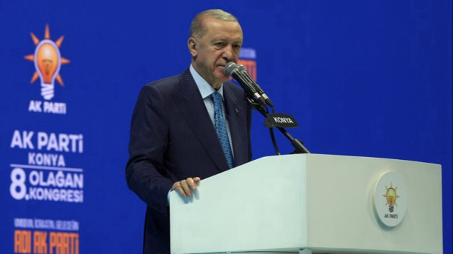 Le Président turc et chef du Parti de la justice et du développement (AK), Recep Tayyip Erdogan, lors du 8e congrès provincial de son parti à Konya en Türkiye, le 17 janvier 2025.