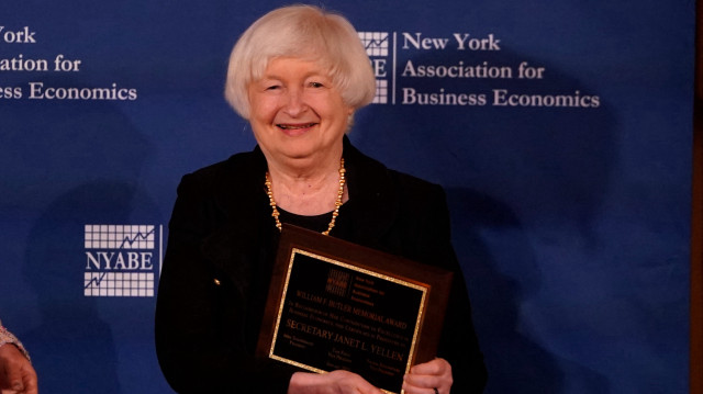 Janet Yellen, secrétaire au Trésor américain, pose pour une photo après avoir parlé de l'économie à la New York Association for Business Economics à New York City, le 15 janvier 2025.