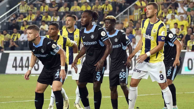 Lig ikincisi Fenerbahçe, sonuncu sıradaki Adana Demirspor'a konuk olacak.